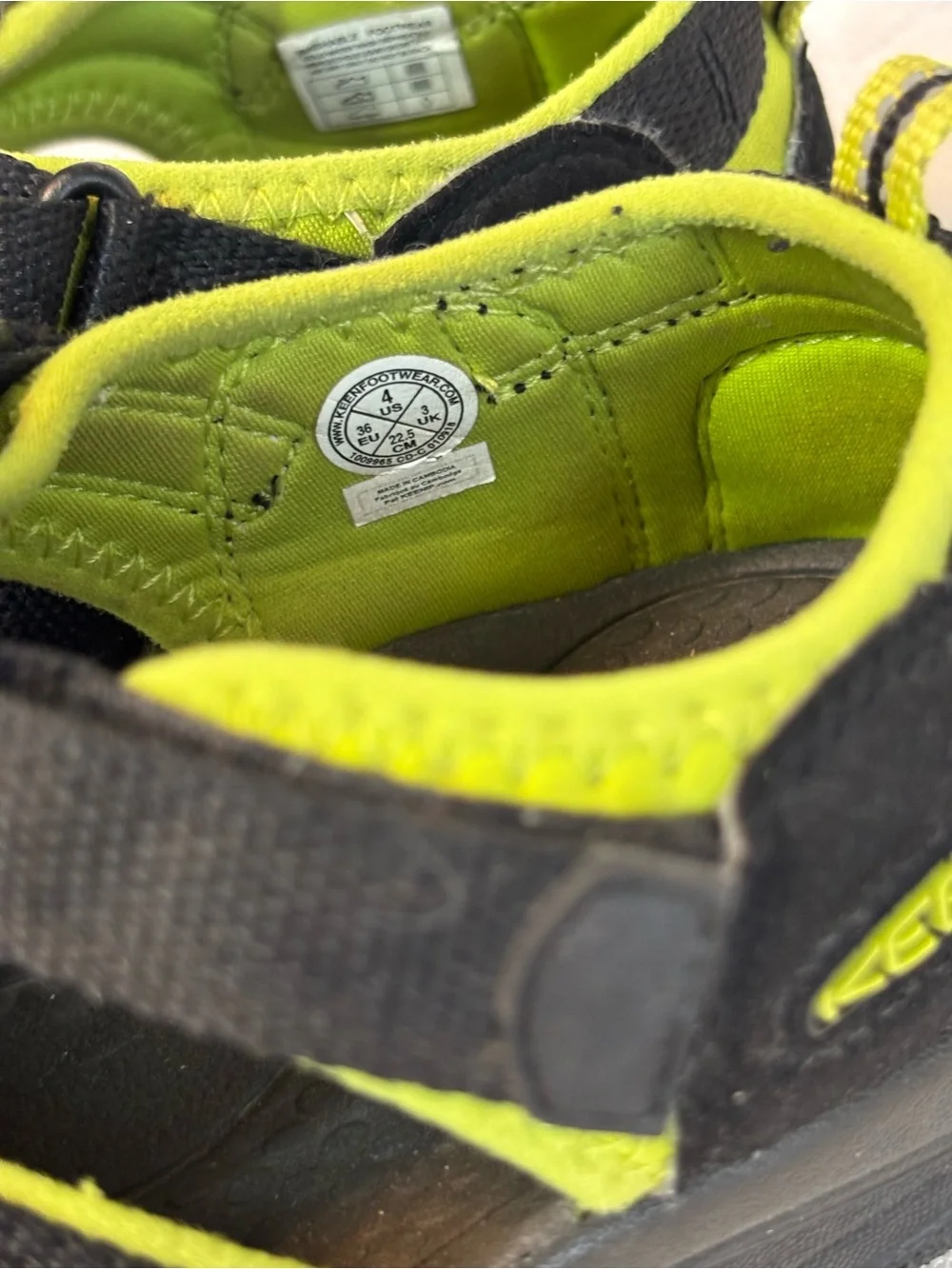 Kids Black and Neon Green Keen Outdoor Hiking Sandals, size 4
